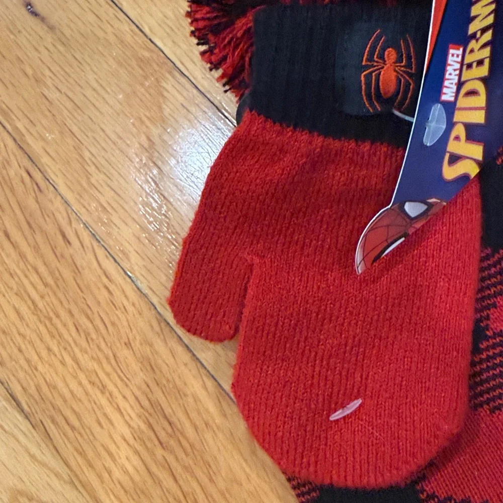 NWT Marvel Kids Red and Black Spider-Man Hat and Mittens Size OS
